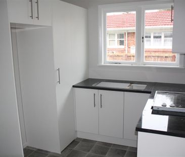 MANGERE EAST - 2 bedroom home - Photo 2