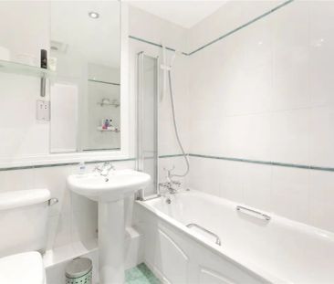 2 bedroom flat in Smugglers Way - Photo 6