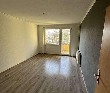 geräumige 2-Raum-Wohnung mit Wannenbad und Fenster, EBK, Balkon, Kabel-TV - Foto 3