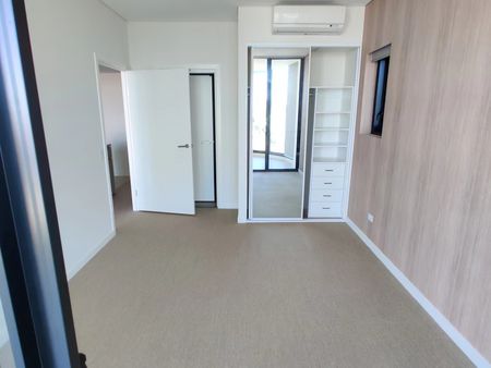 Marina Square! Morning Sunshine apartment! Nearly Brand New 2 Bedrooms apartment ! Just Above the Shopping Centre! To be the first to inspect! - Photo 5