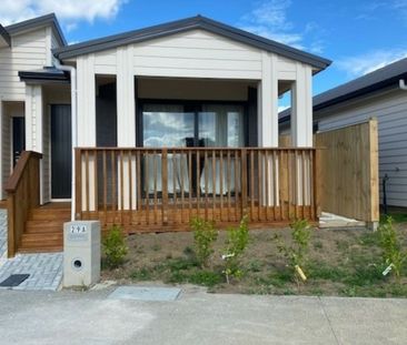 3 BEDROOM - SINGLE LEVEL - NEAR NEW - Photo 2