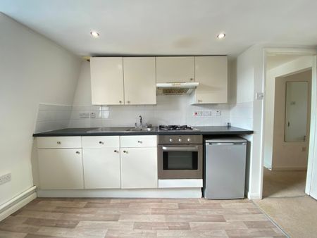 2 Bed Flat, St. James's Street, BN2 - Photo 3