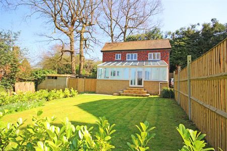 1 bedroom detached house to rent - Photo 3