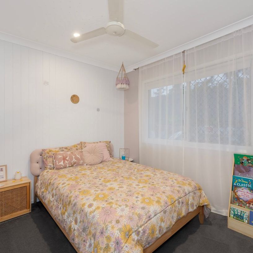 Spacious & Stylish Modern Four Bedroom Family Home - Photo 1