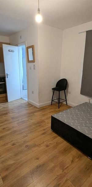 Studio to rent - Photo 1