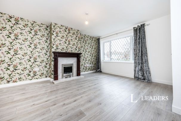 3 bedroom house to rent Whalley Drive, Bletchley, MK3 - Photo 1