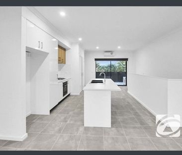 TOWNHOUSE IN HEART OF PAKENHAM - Photo 3