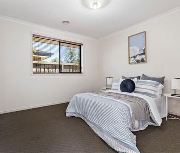 Spacious 4-Bedroom Home with Abundant Natural Light - Photo 4