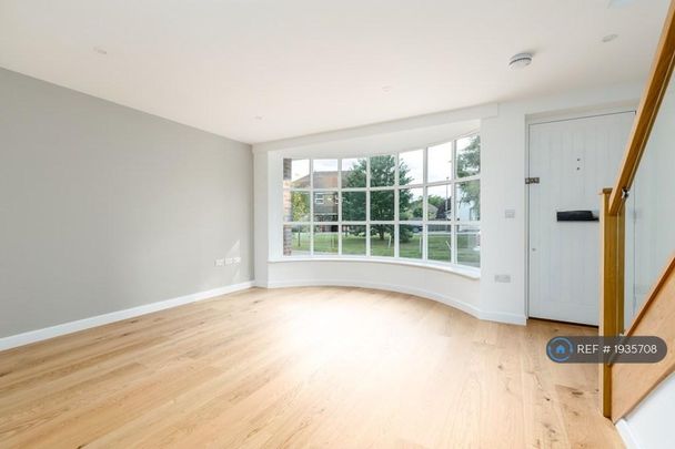 2 bedroom semi-detached house to rent - Photo 1