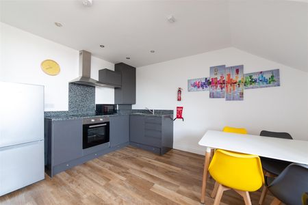 2 bed apartment to rent in Osborne Terrace, Jesmond, NE2 - Photo 3