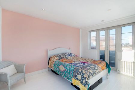 3 bedroom flat to rent - Photo 2