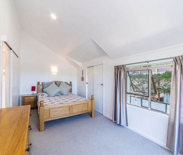 ✨ Beautiful Family Home With Stunning Views - Photo 2