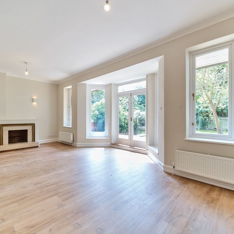 4 bedroom flat to rent - Photo 1