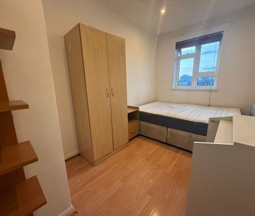 3 bedroom flat to rent - Photo 5