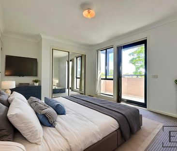 Renovated 4-Bedroom Townhouse in the Heart of Plumpton - Photo 5