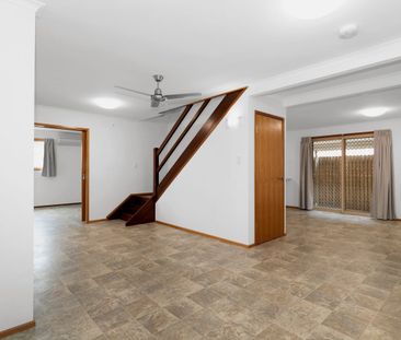 Charming three-bedroom home - Photo 6