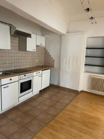 Grazer Stadtkern, Hofgasse : 3 Zimmer davon: Küche/Essen, Schlafzimmer und schöner Wohnbereich. 55m² & gute Ausstattung, auch als Büro vermietbar! - Photo 2