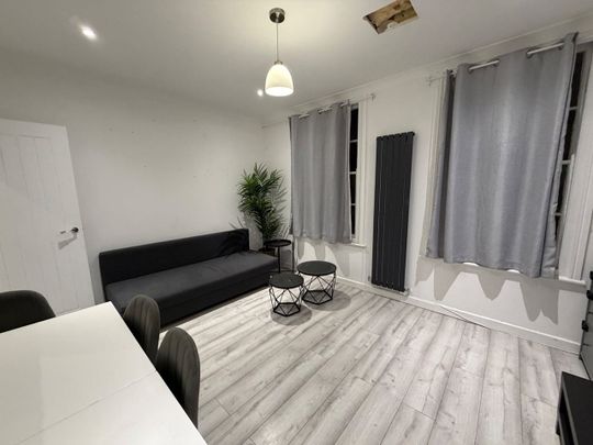 2 Bed Flat, New Road, E1 - Photo 1
