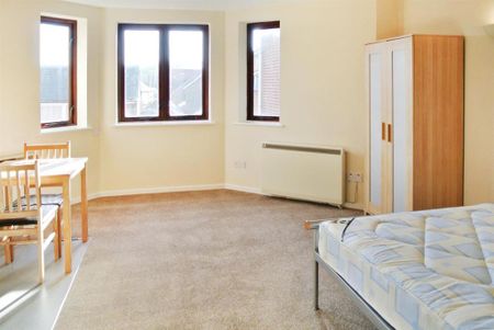 Studio to rent - Photo 4