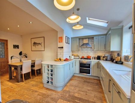 4 Bedroom Detached To Let - Photo 3