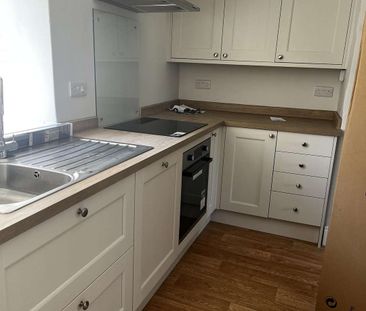 A beautifully renovated three double bedroom semi-detached period c... - Photo 5