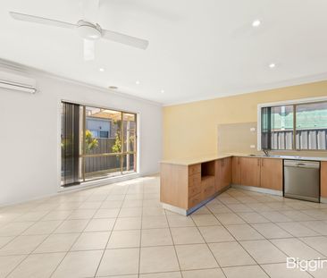 Spacious 3-Bedroom Family Home for Rent in Mernda Village Estate - Photo 5