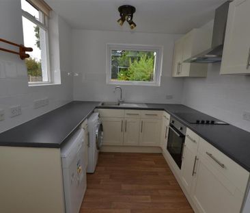 2 bedroom semi-detached house to rent - Photo 3