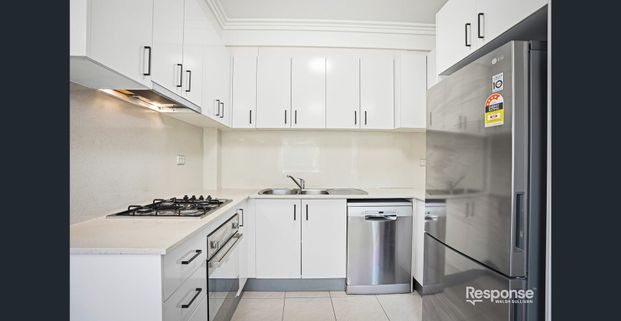 Bright & Modern Two-Bedroom Apartment in a Prime Location - Photo 1