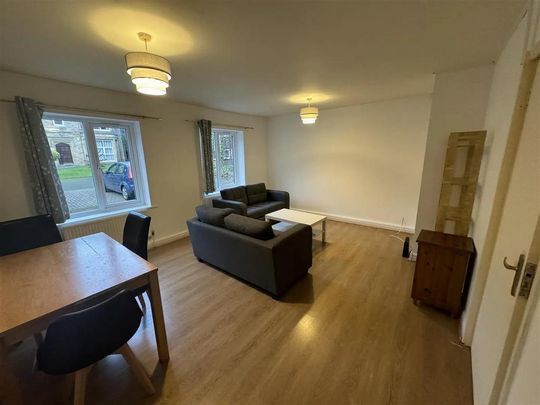 3 bedroom flat to rent - Photo 1
