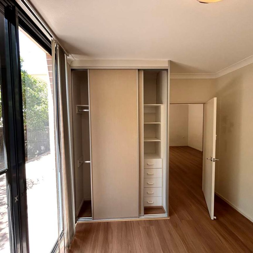 Brand new timber floor, Spacious Two Bedroom Apartment With large Outdoor Courtyard - Photo 1