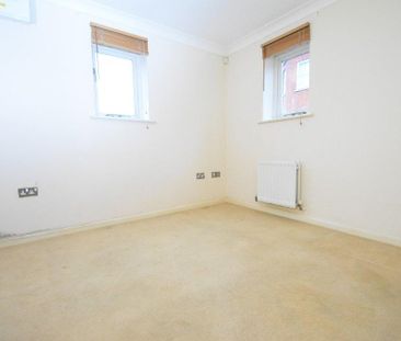 4 bedroom semi-detached house to rent - Photo 2