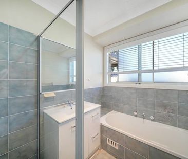 COMFORTABLE HOME INCLUDES SOLAR PANELS !!! - Photo 6