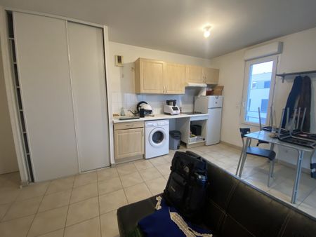 Location Appartement 3 pièces 53m² LYON 9ème - Photo 2