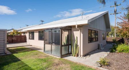 Sunny three bedroom rental in Motueka - Photo 4