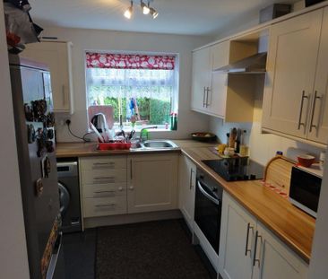 3 bedroom semi-detached house to rent - Photo 6