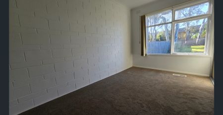 Spacious 3-Bed Home with large backyard - Photo 3