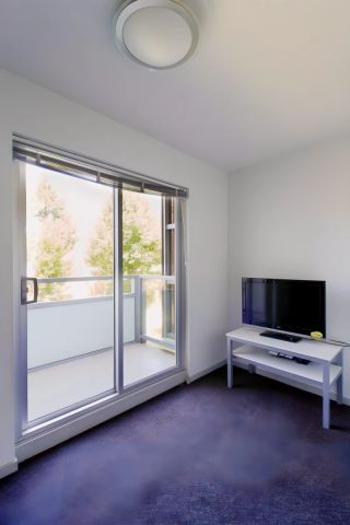 Medium 1 Bedroom with balcony style 1 - Photo 2