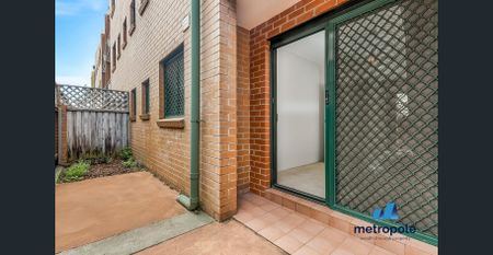 CONTEMPORARY TWO-BEDROOM APARTMENT IN PRIME ALEXANDRIA LOCATION - Photo 5