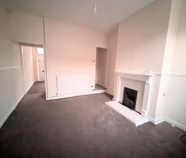2 bedroom end of terrace house to rent - Photo 2