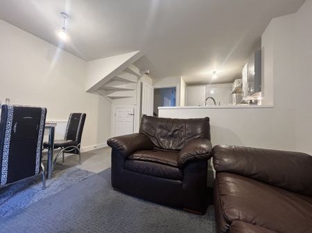 Ashcott Avenue, Leicester - Photo 2