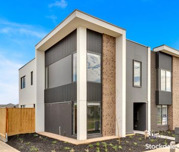Brand New 4-Bedroom Townhouse in Prestigious Rathdowne, Wollert - Photo 5