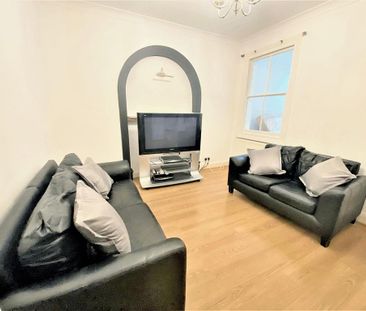 1 bedroom in a flat share to rent - Photo 5