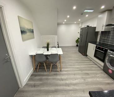 Room in a Shared House, Robin Hood Road, CV3 - Photo 1