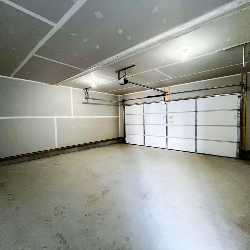 Special Incentive. Brand New 3 Bed + Den Upper Floor | 1727 Sq Ft | Double Garage | The Orchards. - Photo 1