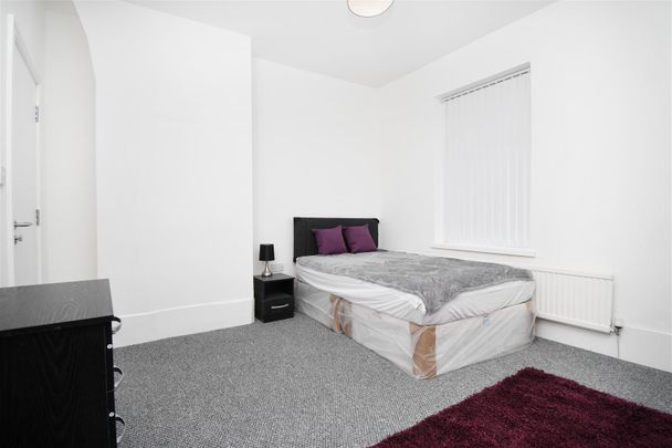 1 bed house share to rent in Hollingreave Road, Burnley, BB11 - Photo 1
