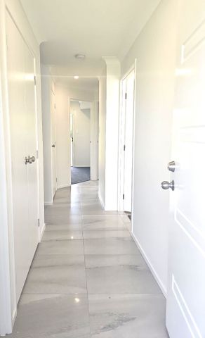 3 BED 2BATH TOWNHOUSE WITH FULLY DUCTED AIR-LAWNED BACKYARD OVERLOOKING PARK - Photo 5