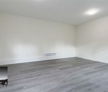 1932 Jones Avenue, North Vancouver (UNFURNISHED) - Photo 3