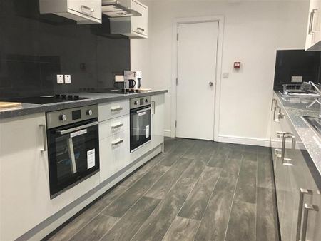1 bedroom in a house share to rent - Photo 4