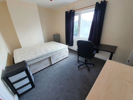 4 Bed Student Accommodation - Photo 4