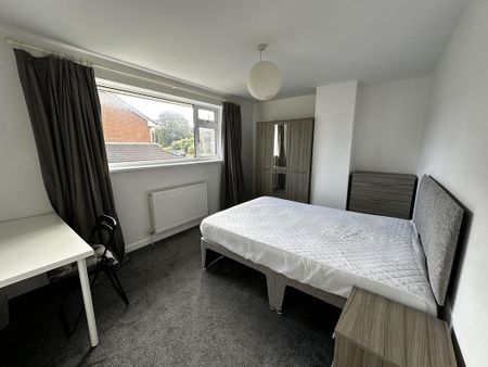 1 bedroom in a house share to rent - Photo 2